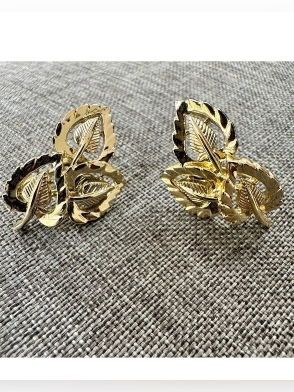 Sarah Coventry Vintage Signed Gold-tone Triple Leaf Screw Back Clip Earr…